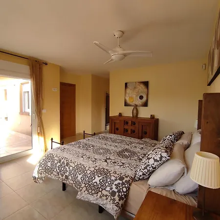 Villa With 4 Bedrooms Only 300 Meters From The