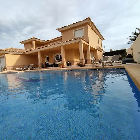 Villa With 4 Bedrooms Only 300 Meters From The La Manga del Mar Menor